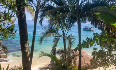 Pé na areia ou economizar em Ubatuba? O dilema de 102 praias
